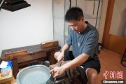 巴彦淖尔市成都“90后”小伙“十年磨一剑”：从爱好者到守艺人 传播中国文化